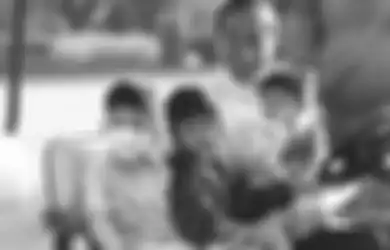 Masih Menikmati Libur Lebaran, Tengok Keseruan Jokowi dan Keempat Cucunya Saat Bermain-main di Pantai, Warganet Sampai Juluki Sang Presiden 'Kakek Terbaik'