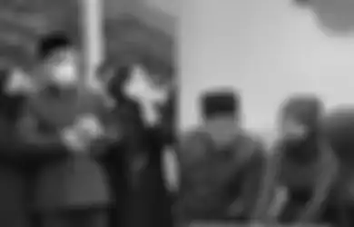 Sempat Dikira Melayat, Ibu-ibu Bergamis Hitam Datangi Ridwan Kamil dengan Mata Sembab, Kalimat yang Keluar dari Mulutnya Bikin Gubernur Jabar Geleng Kepala Tak Percaya