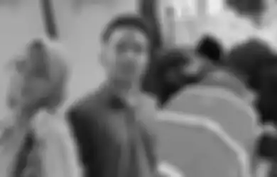 Kompak Datang Berboncengan Meski Kelelahan, Terungkap Kedekatan Emmeril Kahn Mumtadz yang Rela Belajar Fotografi Bareng Zara, Potret Ngantuknya Tampak Serius Ngutak-atik Kamera di Samping Putri Ridwan Kamil