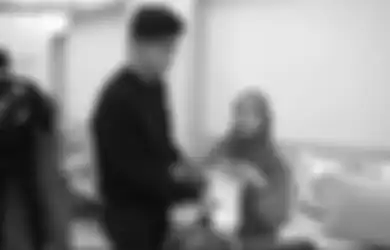 Ria Ricis Bikin Story Tentang Penyebab Rumah Tangga Hancur, Cincin di Jari Manis Jadi Sorotan, Netizen Ingatkan Teuku Ryan