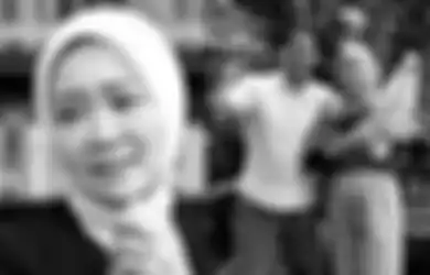 Didatangi Eril Lewat Mimpi Minta Dibawakan Benda Ini, Atalia Praratya Langsung Sambangi Makam Sang Putra, Taruh Ini di Atas Pusara: Mamah Kirimkan Langsung
