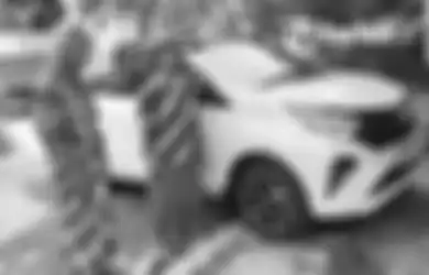 Tak Bisa Nyetir, Kakek di Sragen yang Sempat Dikira Pengemis oleh Satpam Showroom Ungkap Alasannya Beli Mobil Cash Pakai Seluruh Uang Tabungannya Hasil Cari Rosok Selama 2 Tahun, Simpan Ketakutan