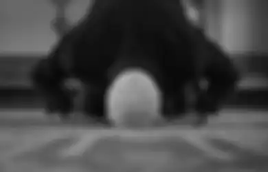 Ustaz Adi Hidayat Jelaskan Cara Bertawassul Sesuai Syariat Islam, Berikut Amalannya Agar Doa Lekas Terkabul