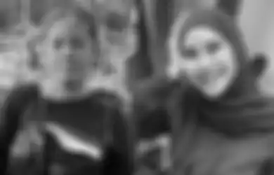 Tertawa Ngakak Lihat Aksi Mbak Rara, Tangan Zaskia Adya Mecca Gatal untuk Komentari Video Sang Pawang yang Gagal Hentikan Hujan di Sebuah Konser, Warganet Auto Ikut Beri Hujatan: Dah Pulang Aja Daripada Malu