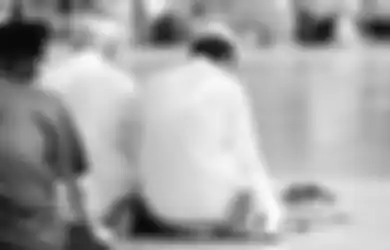 Ustaz Adi Hidayat Berpesan Agar Dibaca Laki-laki Usai Shalat Jumat, Amalan Doa Pendek Ini Ternyata Simpan Manfaat Luar Biasa