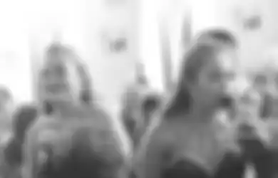 Wibu Nyamar Biduan Kawinan, Penyanyi Cantik Ini Viral Dendangkan Lagu Kapten Tsubasa dan Naruto di Acara Nikahan