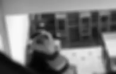 Terekam CCTV Pasangan Paruh Baya Mesum di Kafe yang Sepi, Tak Sungkan Berciuman hingga Pangku-pangkuan