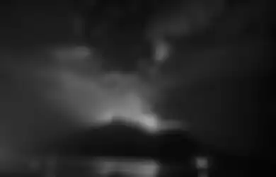 Erupsi Pertama Setelah 22 Tahun, Gunung Ruang Keluarkan Lava dan Kilatan Petir Vulkanik, Kengeriannya Terekam Kamera