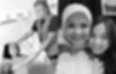 Betharia Sonata Terbaring Lemah di Rumah Sakit Ditemani Mantan Suami, Putri Willy Dozan Lega Bongkar Kondisi Ibunya: Alhamdulillah...