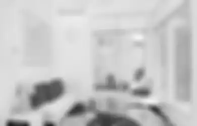 Ruang Putih dengan Garis dan Bulat