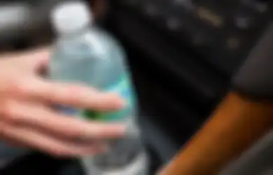 Hentikan Kebiasaan Isi Ulang Air di Botol Kemasan Plastik, Bisa Tingkatkan Risiko Penyakit Mematikan Ini!