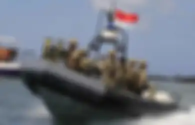 Seorang Diri dan Tanpa Senjata, Personel Kopaska TNI AL Ini Berhasil Menyusup ke Kapal Perang Malaysia Lalu Mengusirnya dari Perairan Milik Indonesia