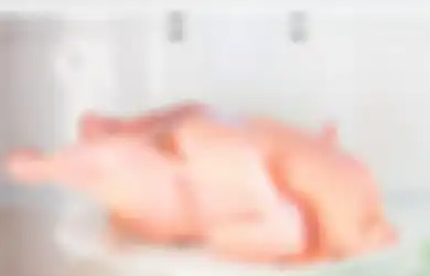 Ini Alasan Tidak Boleh menyimpan Daging Ayam di Rak Kulkas Paling Atas
