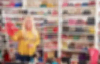 Wanita Ini Kecanduan Sepatu dan Mengoleksi Lebih Dari 400 Pasang 