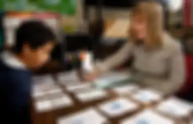 Hebat! Wanita Ini Hidup dengan 'Separuh' Otak tapi Berhasil Selesaikan Kuliah S2