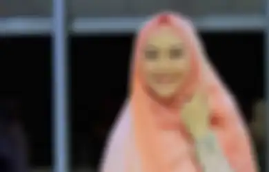 Biodata Artis Oki Setiana Dewi, Kakak Kandung Ria Ricis Sekaligus Pemeran Anna di Film Ketika Cinta Bertasbih