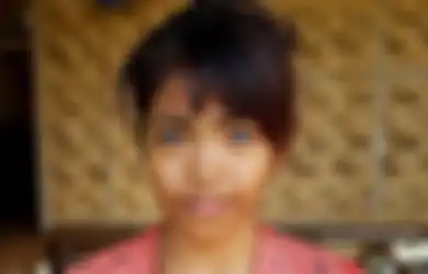 Suku Lingon, 'Bule' Asli Indonesia dengan Mata Biru yang Keberadaannya Misterius