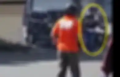 (Video) Aksi Heroik Polisi Selamatkan Bocah Anak Terduga Pelaku Bom di Mapolrestabes Surabaya
