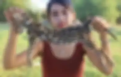 Ingin Jadi YouTuber, Pasangan Ini Buat Video ‘Memasak’ dan Memakan Kucing, Kadal, Serta Ikan Pari