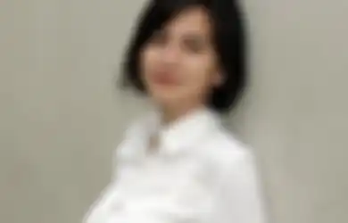 Ngakunya Lelah Menjalin Kasih Usai 2 Kali Kawin Cerai, Janda 3 Anak yang Dulu Pernah Buat Raffi Klepek-klepek Ini Pamer Foto Bareng Pria Bule Sambil Meminta Doa Restu, Pacar Baru?