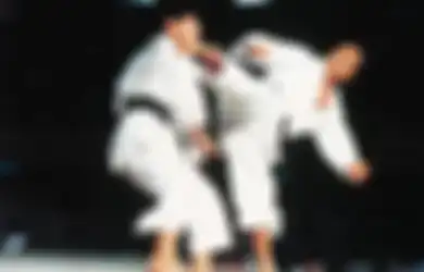Datang Jauh-Jauh Dari Jepang Untuk Melatih Tentara Indonesia, Master Karate Ini Malah Langsung Tumbang Saat Tanding dengan  Pelatih Silat Indonesia Ini, Sekali Hajar Langsung KO