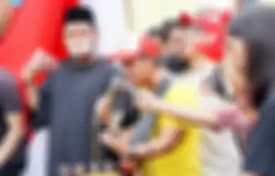 Gara-gara .Feast, Penonton Efek Rumah Kaca Crowd Surfing pas Lagu 'Desember'