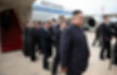 Takut Pesawatnya Jadi Bahan Ejekan Saat Pertemuan Bersejarah di Singapura, Kim Jong Un pun ‘Digendong’ Pesawat VVIP Boeing 747-400 China Buatan Amerika