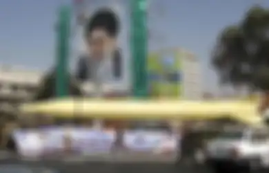 Situasi di Amerika Tak Terkendali Akibat Kerusuhan, Iran Mendadak Luncurkan Rudal Bawah Tanah dari 'Kota Rudal, Dijamin Akurat 100% Hancurkan Senjata Musuh!