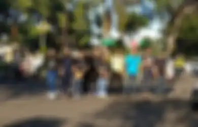 Indahnya Indonesia Saat Pemuda Gereja Berkaus 'Aku Kancamu' Berbaur dengan Jamaah Shalat Idul Fitri