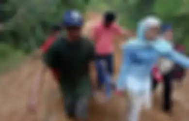 Muda dan Pintar tapi Rela Berjuang di Pedalaman Papua, Inilah Kisah Dokter Amalia yang Viral di Medsos
