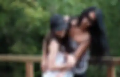 Belasan Tahun Ditutup-tutupi, Anggun C Sasmi Akhirnya Pamerkan Wajah Sang Anak yang Buat Publik Penasaran, Netizen: Cantik Banget!