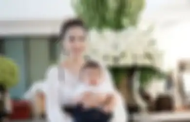 Ini Ruang Favorit Sandra Dewi Bersantai Bersama Raphael Moeis di Rumah!