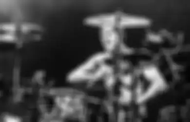 Travis Barker Nggak Setuju Sama Ide Konser Live Saat Pandemi: Gue Mending di Studio Bikin Lagu Keren!