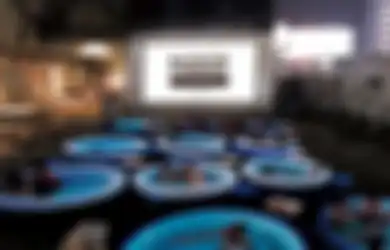 Bathtub Cinema: Asiknya Nonton Film Sambil Berendam di Bak Mandi