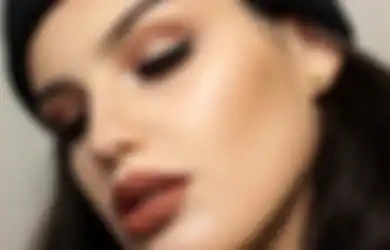 Jangan Asal! Kepoin Warna Lipstik Paling Pas Sesuai Bentuk Bibir Kita!