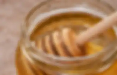 Biasakan Minum Madu dengan Air Hangat di Pagi Hari untuk Dapatkan 5 Manfaat Ini