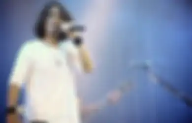 Putri Chris Cornell Sumbang 20.000 Dollar Hasil Cover Lagu Bareng Mendiang Bokap