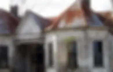 Rumah Tua Ini Terlihat Terbengkalai dan Ditinggalkan, Namun Lihatlah Apa yang Ada di Dalamnya