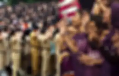 Tanpa Harus Punya Ijazah Tinggi, Penghasilan dari Penonton Bayaran Rupanya Bisa Lebih Tinggi dari PNS Golongan IV!