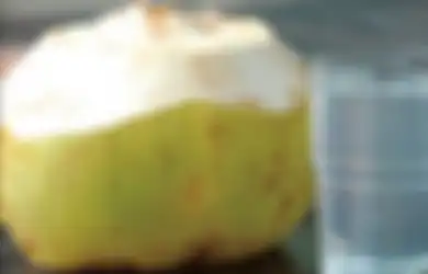Jangan Salah! Meski Menyehatkan, Orang dengan Kondisi Ini Dilarang Minum Air Kelapa Muda
