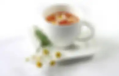 Teh Chamomile & 3 Teh Herbal Lain yang Bisa Redakan Stres. Kekinian!