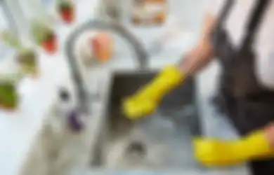 Campurkan Air Garam, Soda Kue dan Cuka ke Dalam Bak Cuci Piring, Bisa Lenyapkan Bau Busuk hingga Pampat!