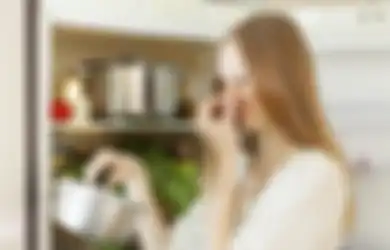 5 Cara Mudah Menghilangkan Bau Amis yang Tertinggal di Dapur