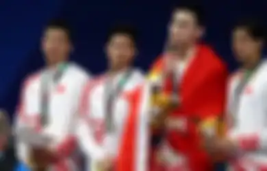 Tutupi Jaket Dengan Bendera Saat Terima Medali, Atlet Asian Games China Ini Diduga Punya Motif 'Menghebohkan'