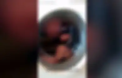 Bayi Ini Dimasukkan ke Dalam Mesin Cuci oleh Pengasuhnya Agar Berhenti Menangis, Kejam!
