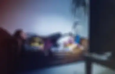 Kebiasaan Tidur di Depan TV Akan Membuat Anda Menderita Seperti Ini