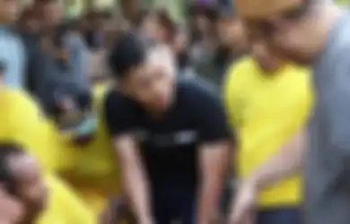 Bukan Cuma Sindir Raul Lemos, Azriel Hermansyah Ternyata Pernah Kirim Pesan Menohok Saat Tahu Musisi Ini Berkonflik dengan Bapaknya, Ashanty Cuma Tersenyum: 'Ziel Itu Sifatnya Mirip Aku'