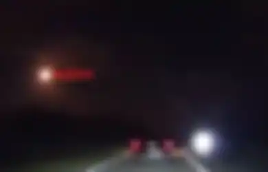 Warga Depok Geger Lihat Penampakan Bola Api Melayang di Langit, Netizen: Fiks Itu Mah Santet!