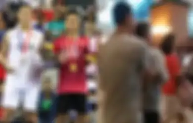 Langkahnya Terhenti di Semifinal, Lihatlah Tingkat Lucu Anthony Ginting Saat Lindungi Jonatan Chistie yang Diserbu Fans Cewek di Mall tahun 2018 Lalu