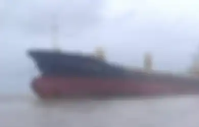 (FOTO) Tanpa Satupun Awak dan Muatan, 'Kapal Hantu' Berbendera Indonesia Ini 'Gentayangan' di Laut Myanmar